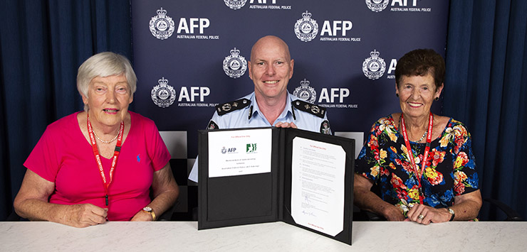 ACT Policing signs new MOU with Neighbourhood Watch