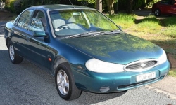 Green Ford Mondeo used in arson attack